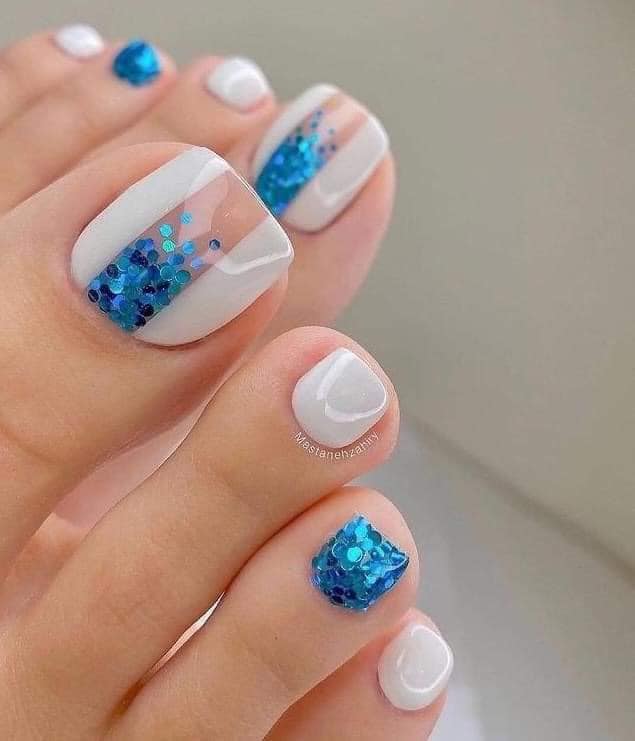 12 Disenos de unas pies con glitter incluido azul brillante en franja