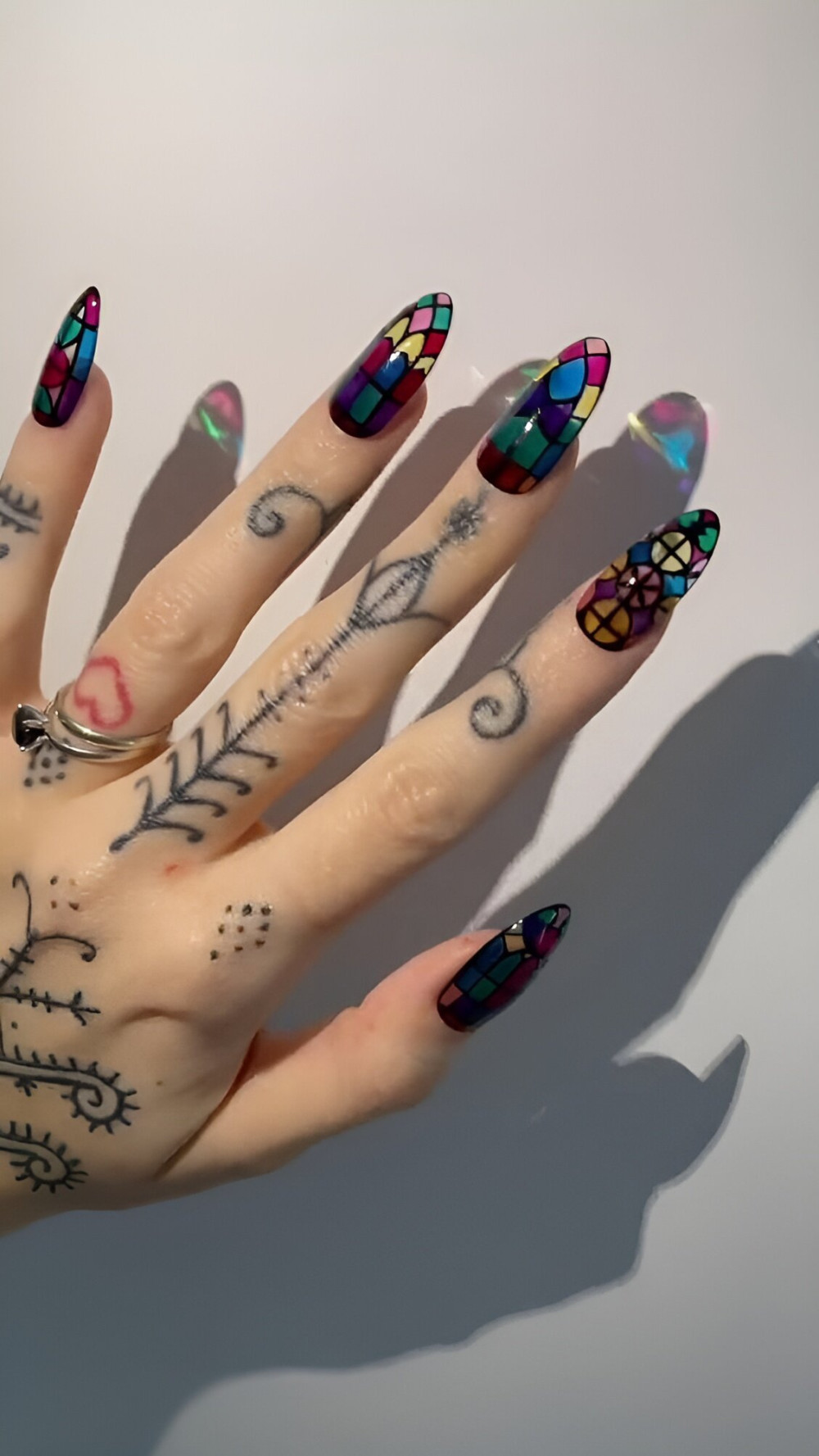 30 Majestic Glass-Stained Nail Art Designs To Make You A Queen - 245