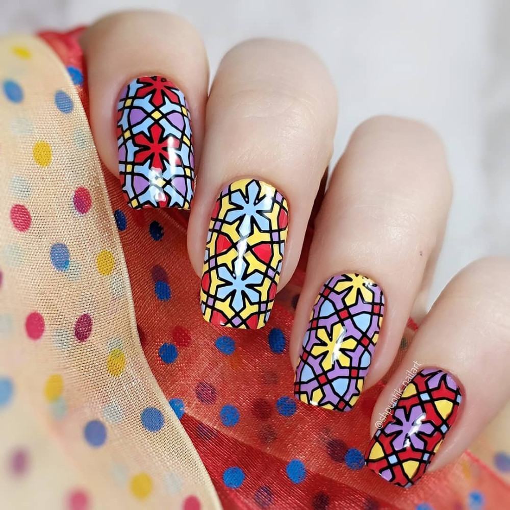 30 Majestic Glass-Stained Nail Art Designs To Make You A Queen - 203