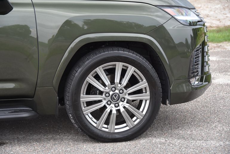 2022 lexus lx 600 ultra luxury wheel tire