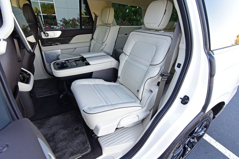 2022 lincoln navigator black label 2nd row seats