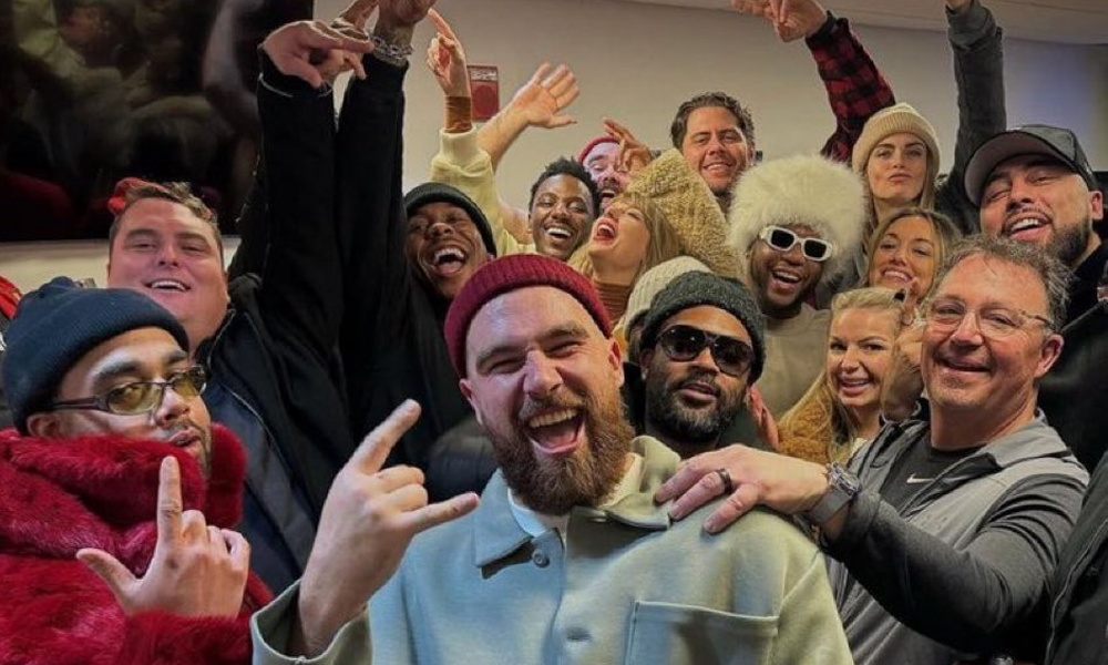 1 photo shows Travis Kelce and Taylor Swift having time of their life