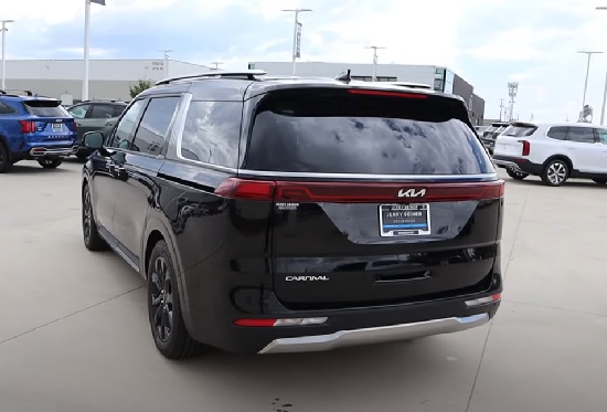 Kia Carnival 2023.