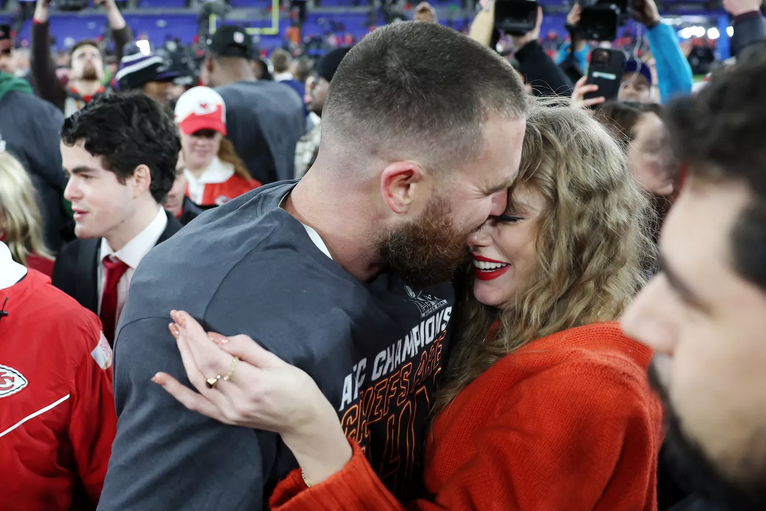 Travis Kelce of the Kansas City Chiefs celebrates with Taylor Swift