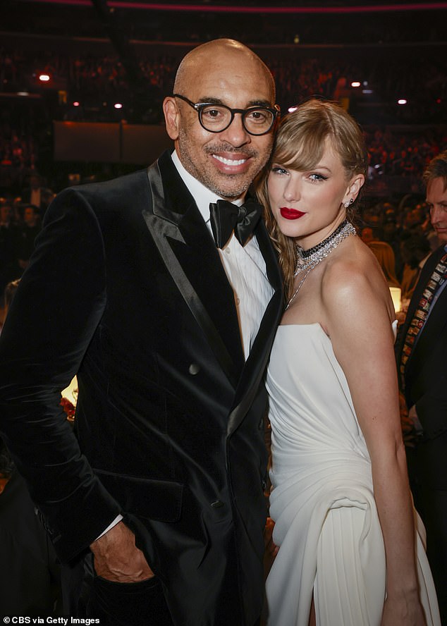 Harvey Mason Jr. and Taylor posed for a photo