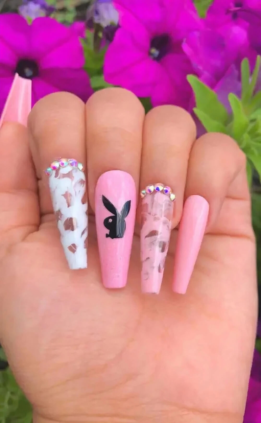 30 Stunning 90s-Inspired Nail Art Designs To Take You Down The Memory Lane - 215