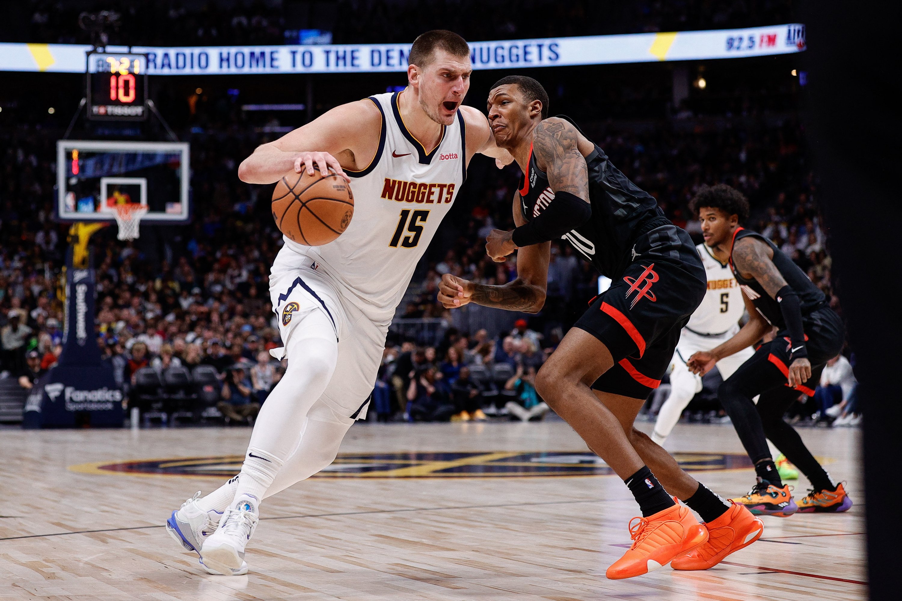 Jokic's triple-double powers Nuggets past Rockets on Murray's return | Daily Sabah