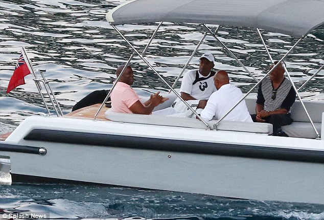 Steve Harvey, Samuel L. Jackson and Magic Johnson enjoy July 4 on yacht | Daily Mail Online