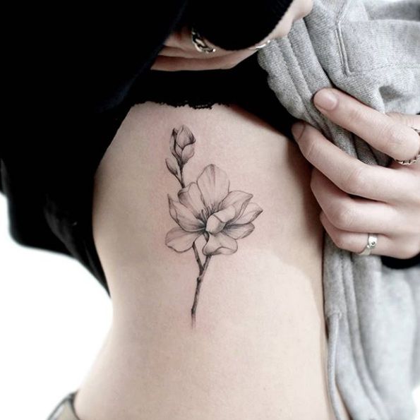 Black and grey ink floral by Chaehwa | Tatuaje de gardenia, Tatuajes  delicados femeninos, Tatuaje de magnolia