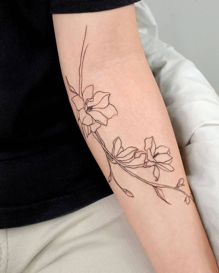 Inner Forearm Magnolia tattoo | Modern tattoos, Magnolia tattoo, Lillies  tattoo