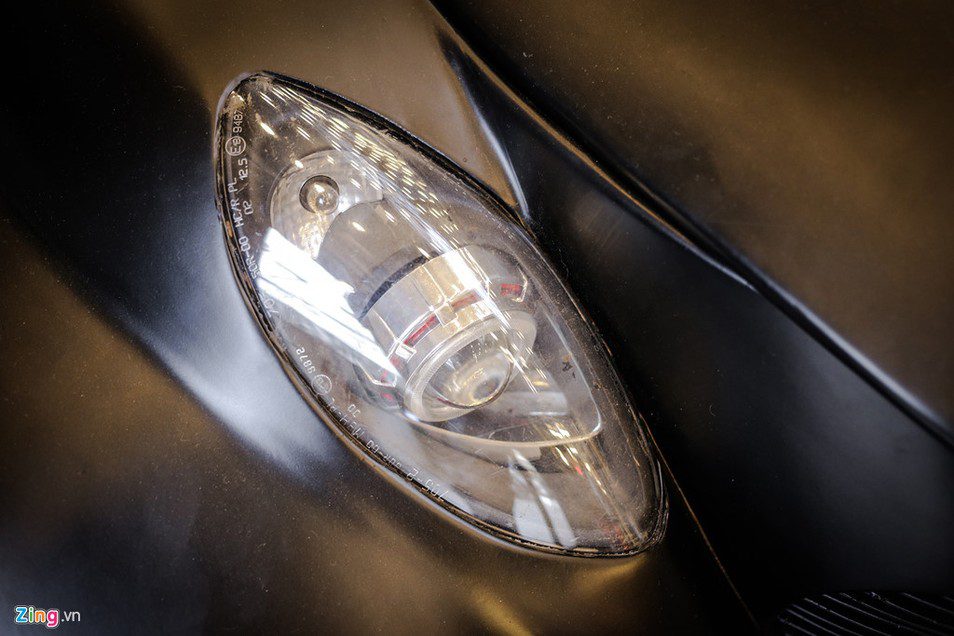 Đèn pha có hình dáng khá giống với đèn của siêu xe Pagani Huayra.
