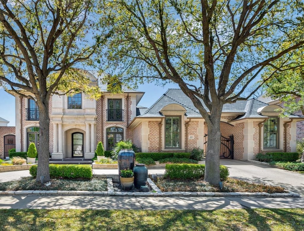 Front View of Shaquille O'Neal's Texas Home