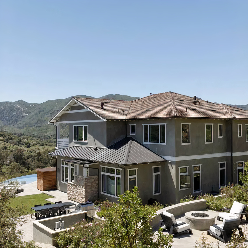 Side View of Spencer Dinwiddie’s Calabasas Home