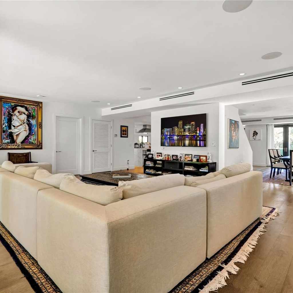 Living Room of Jeremy Shockey's Miami Home
