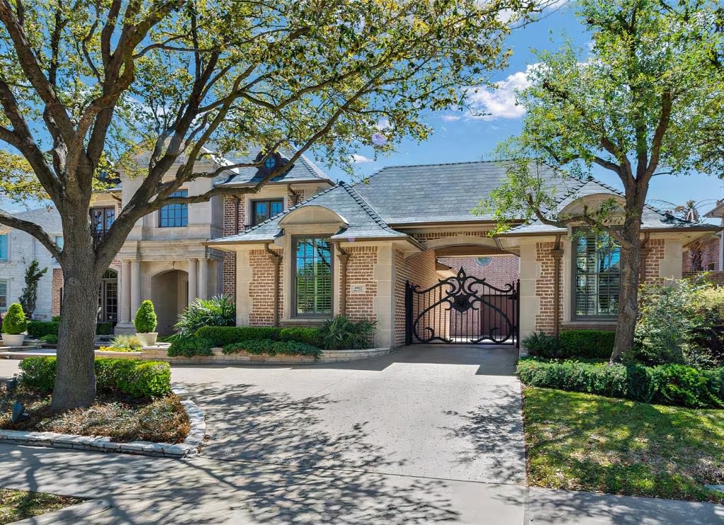 Front View of Shaquille O'Neal's Texas Home