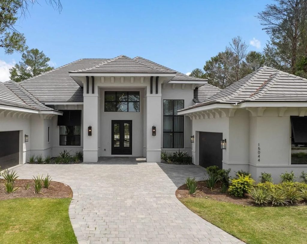 Front View of Leandro Barbosa's Bella Collina Home