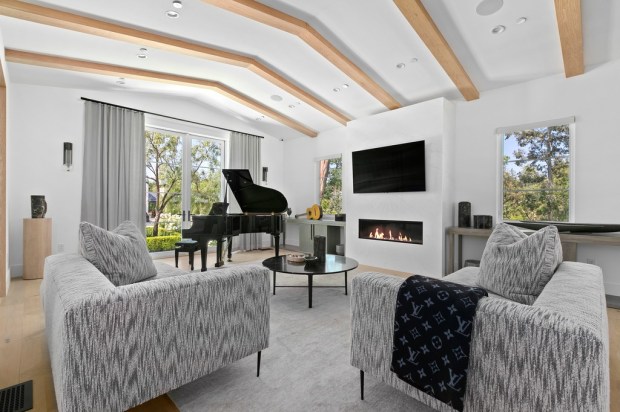 The living room. (Photo by Ryan Lahiff at Platinum Pixels)