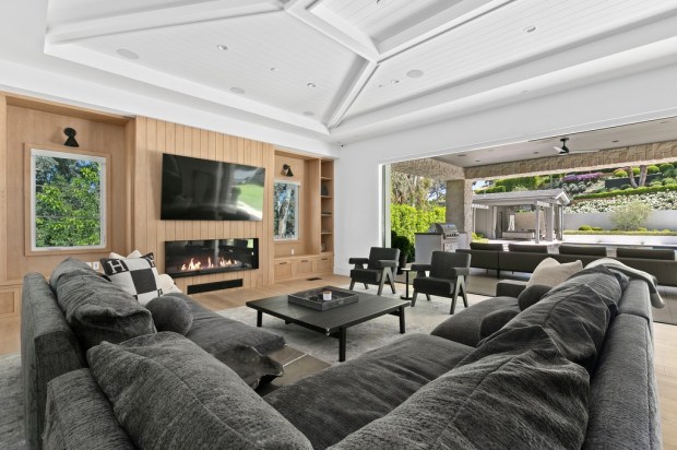 The family room. (Photo by Ryan Lahiff at Platinum Pixels)