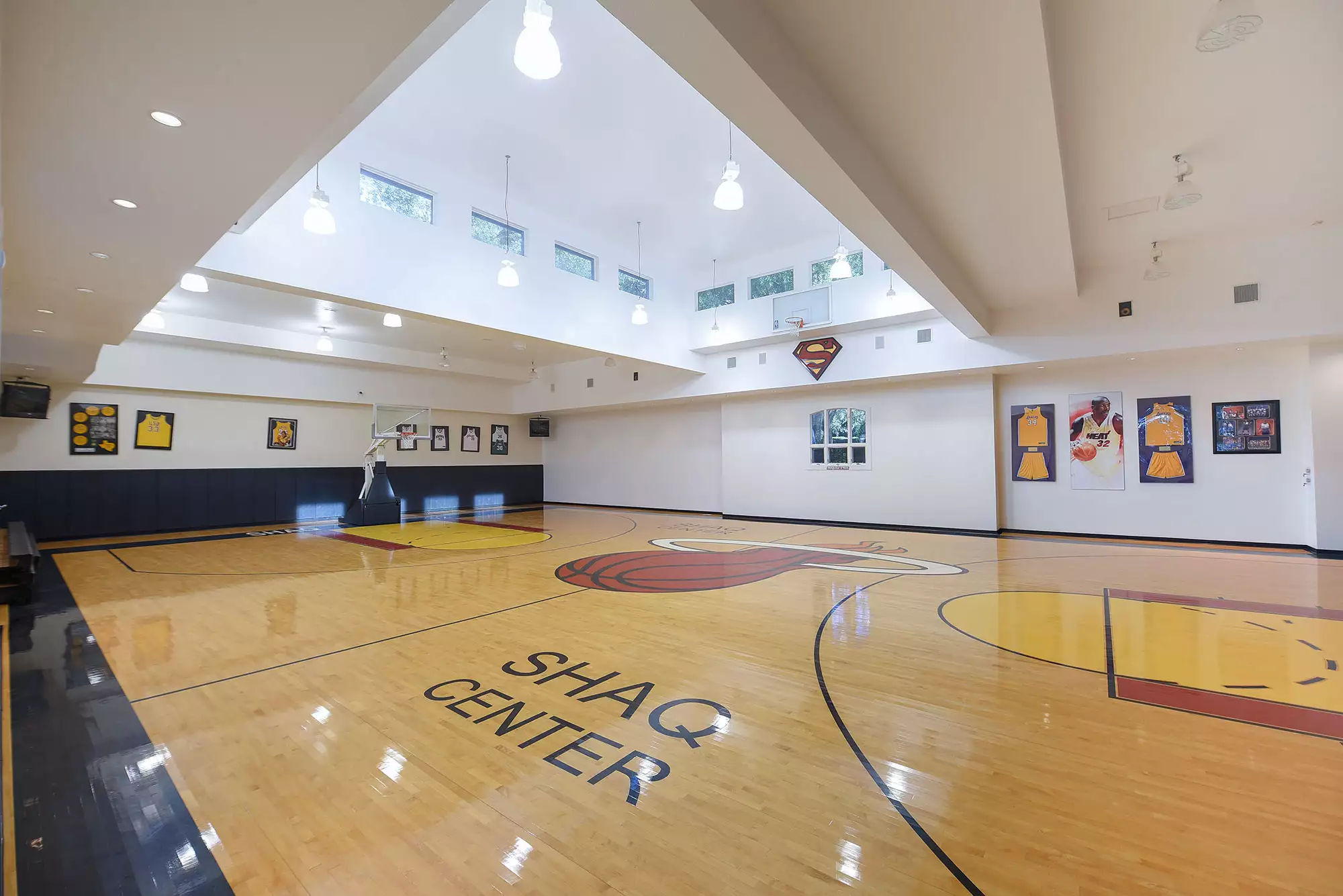 shaq-house-basketball-court