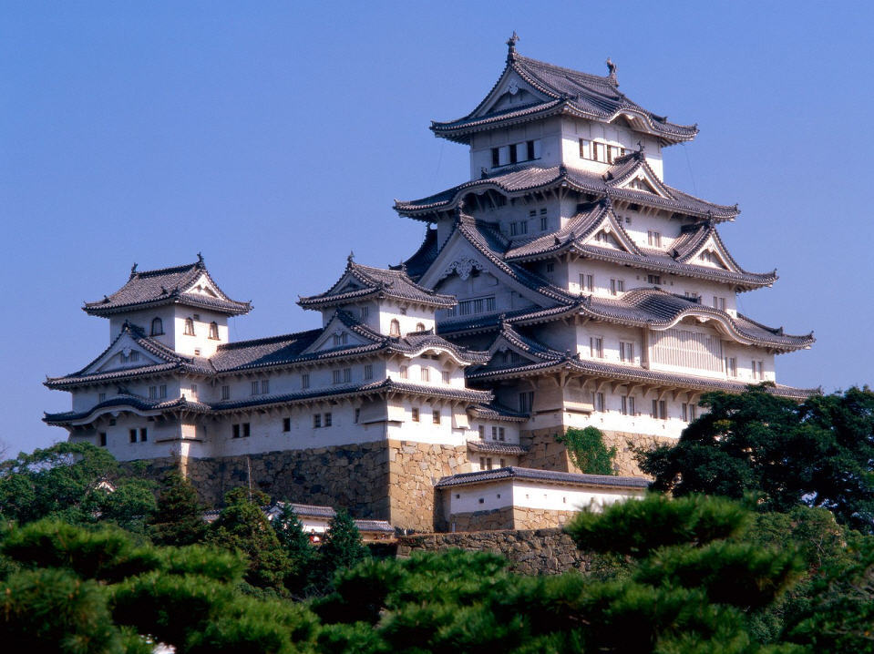 "white crane-castle-Japan-1"