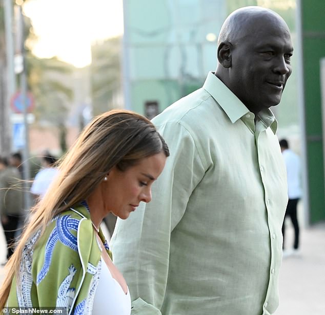 The loved-up couple were both wearing green when they disembarked from the yacht