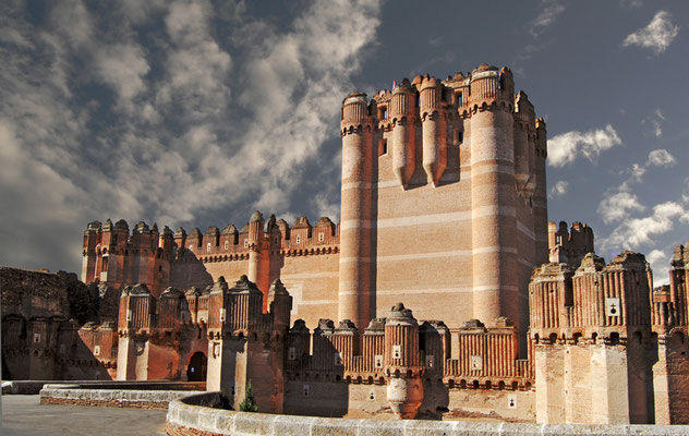 ✠El Rayo de la Guerra (Ávila 1523 - Lisboa 1583)✠ on X: "Medieval Spain:  Coca Castle, 15th century, current province of Segovia, Spain. Built by  order of Alonso de Fonseca and Ulloa,