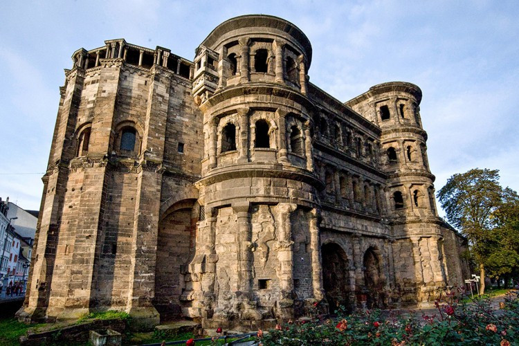 Porta Nigra - Places of Interest - Tourist-Information Trier