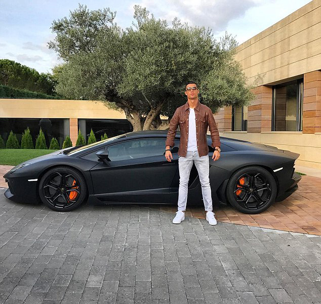 Ronaldo poses with his £260k Lamborghini Aventador