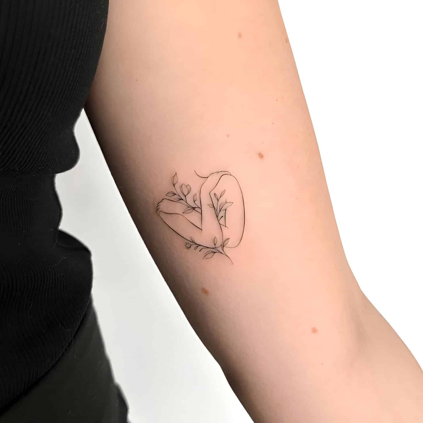 40 Feminine Mini Romantic Tattoos To Elevate Your Glam Like A Model 5