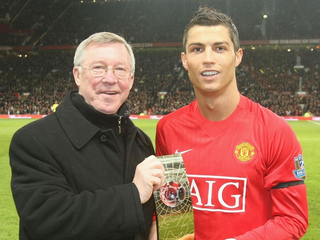 Ngày Alex Ferguson để mất Cristiano Ronaldo vào tay Real Madrid - Thế giới sách