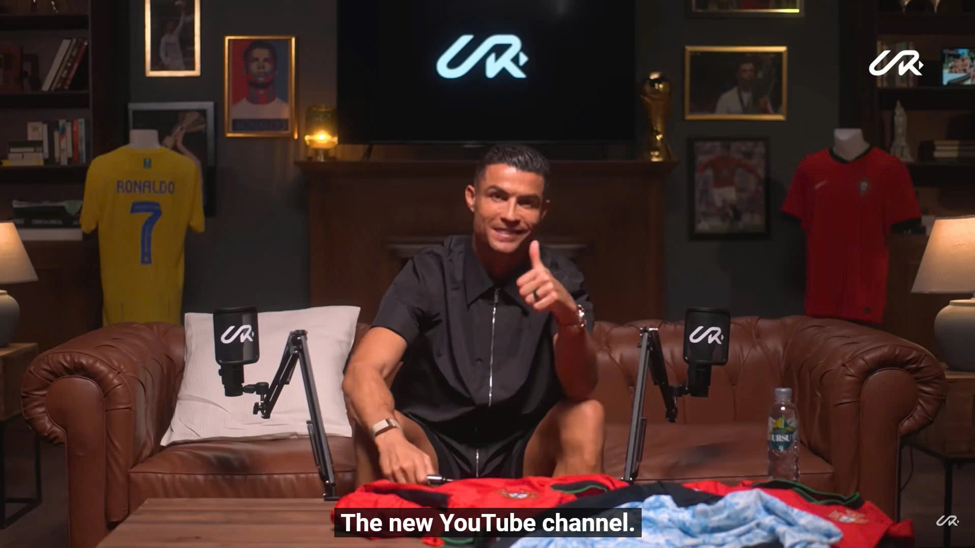 Mở kênh YouTube, Ronaldo lập tức "hái ra tiền", bỏ túi hơn 12 tỷ đồng chỉ sau 1 ngày!- Ảnh 2.