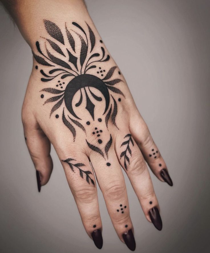 Discover 2024&#8217;s Top 20 Symbolic Hand Tattoos: Chinese, Viking, Om, Anarchy &#038; More &#8211; Get Inspired!