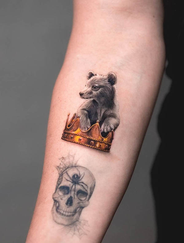 Cub with a crown tattoo by @tatu_panda