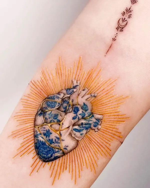 Radiating kintsugi heart tattoo by @deryayilmaztattooer