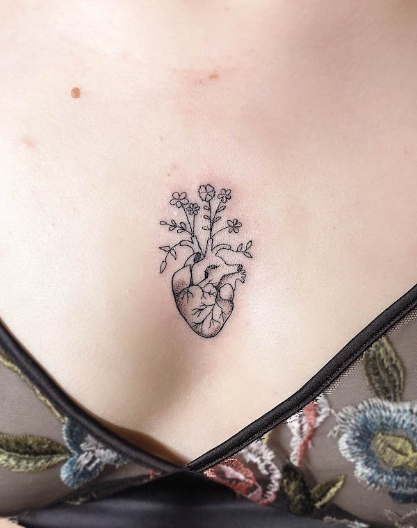 Anatomical heart middle chest tattoo by @blackdroppar